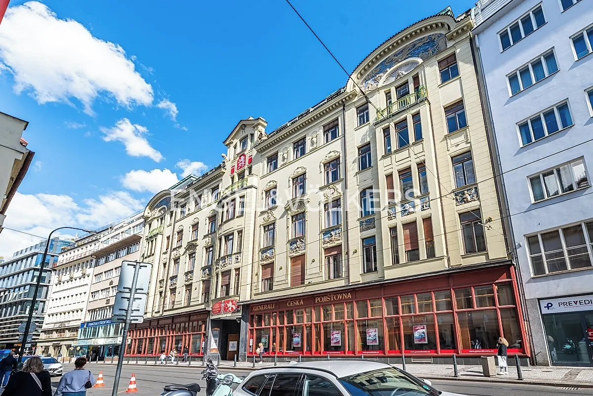 Pronájem kanceláře 537 m²